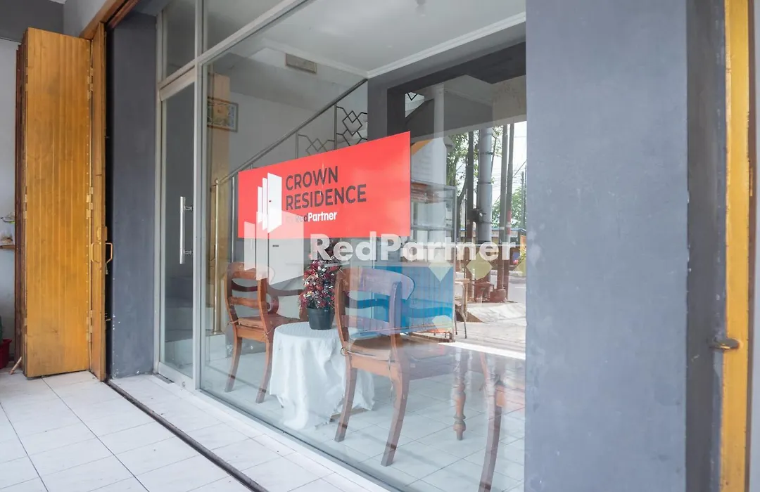 Crown Residence Hotel near Tugu Yogyakarta Mitra RedDoorz-1